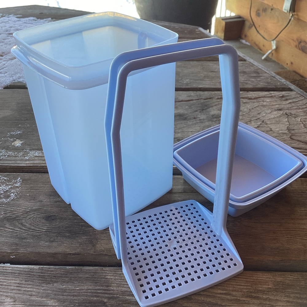 Tupperware Pick-A-Deli Container in Sheer Ice Cube